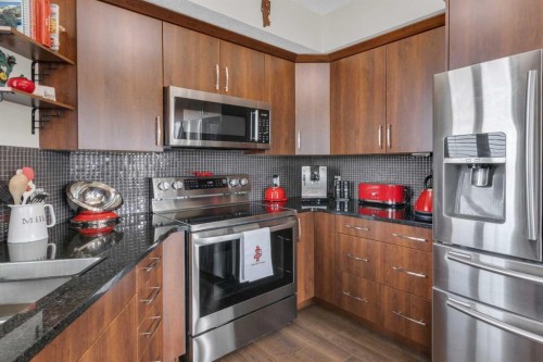 2101-15 Sunset Square, Cochrane, AB - Indoor Photo Showing Kitchen