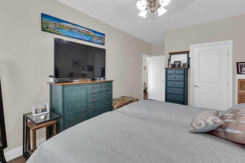 2101-15 Sunset Square, Cochrane, AB - Indoor Photo Showing Bedroom