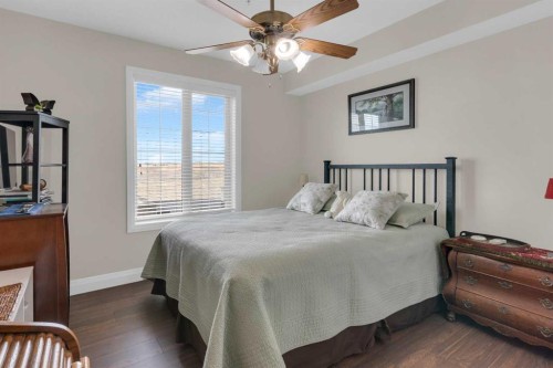 2101-15 Sunset Square, Cochrane, AB - Indoor Photo Showing Bedroom