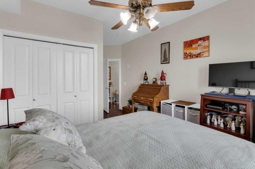2101-15 Sunset Square, Cochrane, AB - Indoor Photo Showing Bedroom