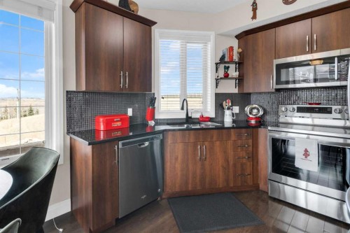 2101-15 Sunset Square, Cochrane, AB - Indoor Photo Showing Kitchen