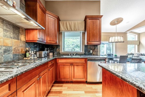 212 Aspen Meadows Place Sw, Calgary, AB - Indoor Photo Showing Kitchen