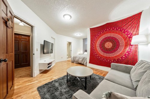 212 Aspen Meadows Place Sw, Calgary, AB - Indoor Photo Showing Other Room