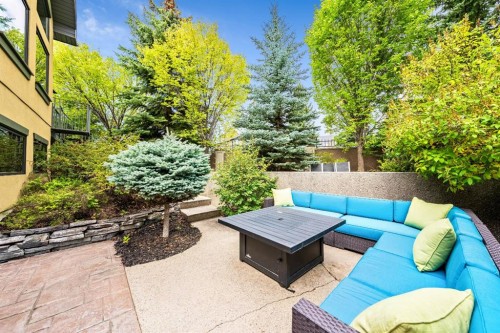 212 Aspen Meadows Place Sw, Calgary, AB - Outdoor