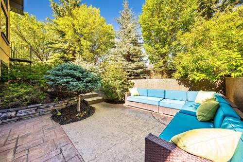 212 Aspen Meadows Place Sw, Calgary, AB - Outdoor