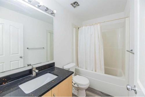 36-111 Tarawood Lane Ne, Calgary, AB - Indoor Photo Showing Bathroom