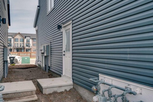 237 Heirloom Way Se, Calgary, AB - Outdoor