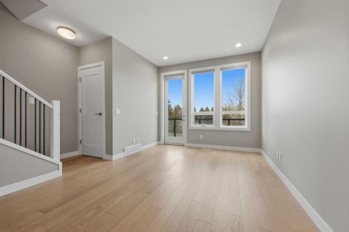 4065 32 Avenue Nw, Calgary, AB - Indoor Photo Showing Other Room