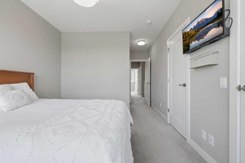 4065 32 Avenue Nw, Calgary, AB - Indoor Photo Showing Bedroom