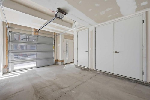 4065 32 Avenue Nw, Calgary, AB - Indoor Photo Showing Garage