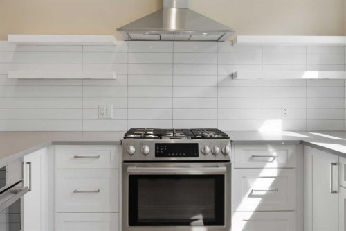 4065 32 Avenue Nw, Calgary, AB - Indoor Photo Showing Kitchen With Upgraded Kitchen