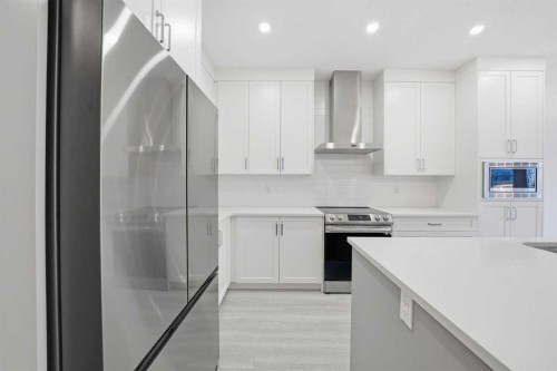 324 Copperhead Way Se, Calgary, AB - Indoor Photo Showing Kitchen