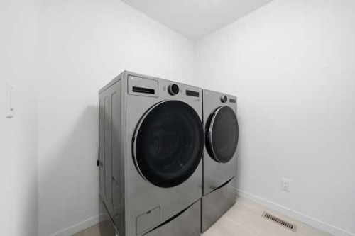 324 Copperhead Way Se, Calgary, AB - Indoor Photo Showing Laundry Room