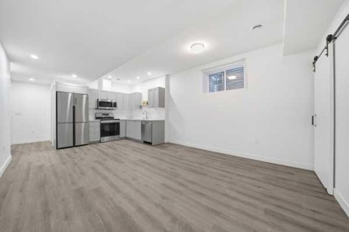 324 Copperhead Way Se, Calgary, AB - Indoor Photo Showing Kitchen