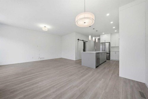 324 Copperhead Way Se, Calgary, AB - Indoor Photo Showing Kitchen