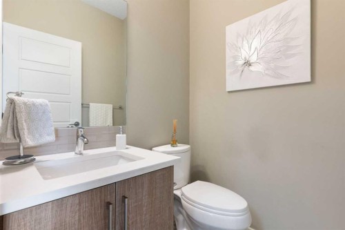 71 Sherview Grove Nw, Calgary, AB - Indoor Photo Showing Bathroom