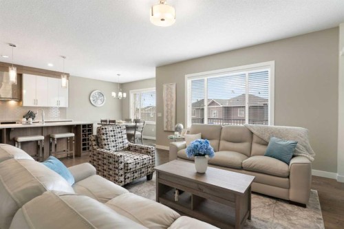 71 Sherview Grove Nw, Calgary, AB - Indoor Photo Showing Living Room