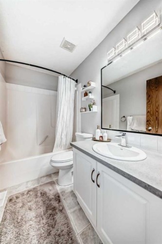 103 Everstone Place Sw, Calgary, AB - Indoor Photo Showing Bathroom
