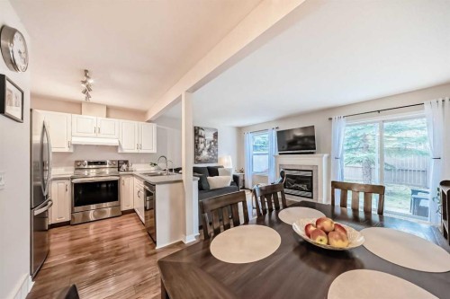 103 Everstone Place Sw, Calgary, AB - Indoor