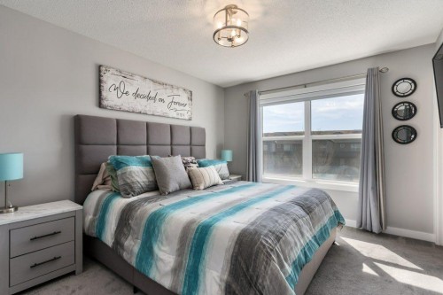 144 Wolf Willow Boulevard Se, Calgary, AB - Indoor Photo Showing Bedroom