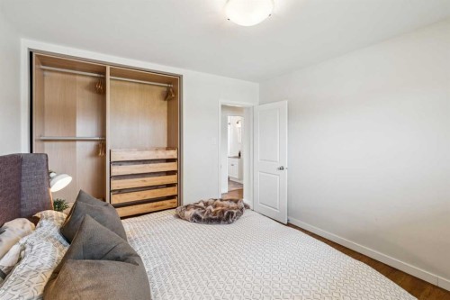 19 Hyslop Drive Sw, Calgary, AB - Indoor