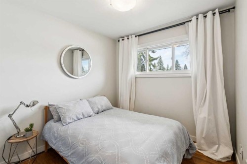 19 Hyslop Drive Sw, Calgary, AB - Indoor Photo Showing Bedroom