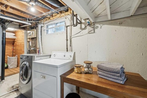 19 Hyslop Drive Sw, Calgary, AB - Indoor Photo Showing Laundry Room