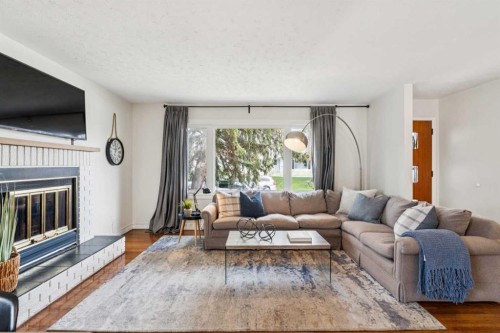19 Hyslop Drive Sw, Calgary, AB - Indoor Photo Showing Living Room With Fireplace