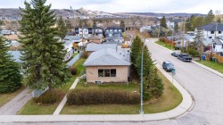 4363 70 Street NW Calgary, AB T3B 2K4