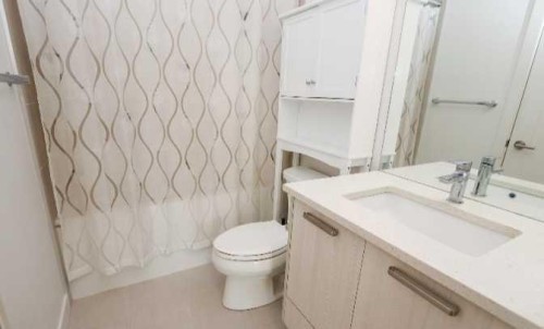308-730 5 Street Ne, Calgary, AB - Indoor Photo Showing Bathroom