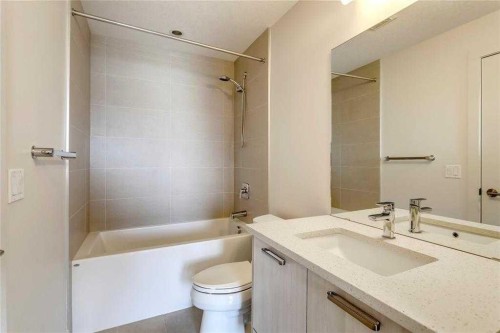 308-730 5 Street Ne, Calgary, AB - Indoor Photo Showing Bathroom
