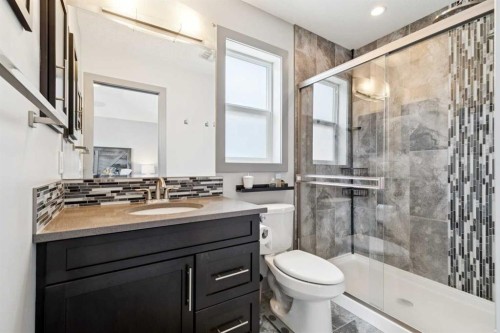 216 Mahogany Grove Se, Calgary, AB - Indoor Photo Showing Bathroom
