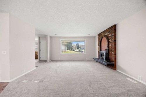 7720 Hunterquay Road Nw, Calgary, AB - Indoor