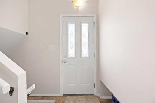 7720 Hunterquay Road Nw, Calgary, AB - Indoor Photo Showing Other Room