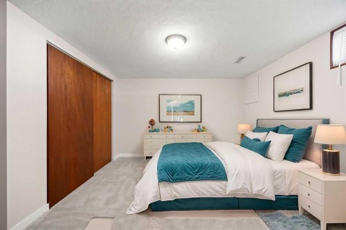 7720 Hunterquay Road Nw, Calgary, AB - Indoor Photo Showing Bedroom