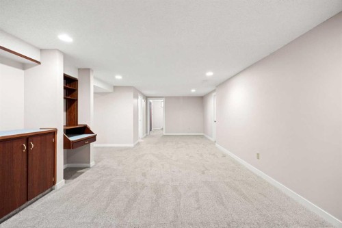 7720 Hunterquay Road Nw, Calgary, AB - Indoor