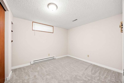 7720 Hunterquay Road Nw, Calgary, AB - Indoor Photo Showing Other Room