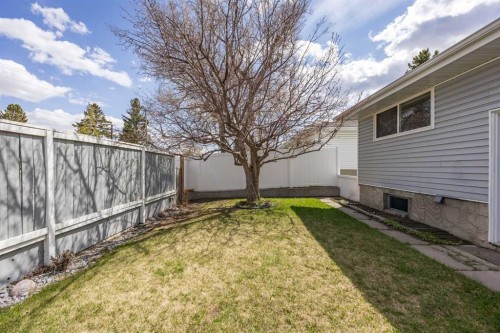 7720 Hunterquay Road Nw, Calgary, AB - Outdoor