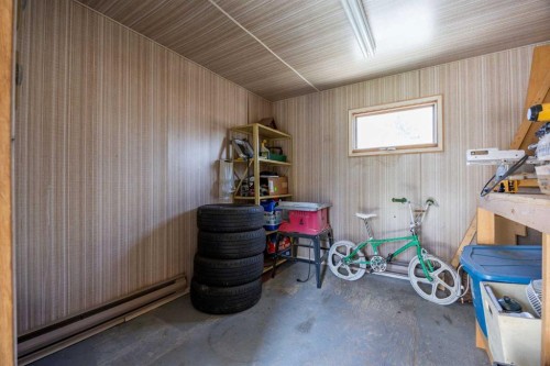 7720 Hunterquay Road Nw, Calgary, AB - Indoor Photo Showing Other Room