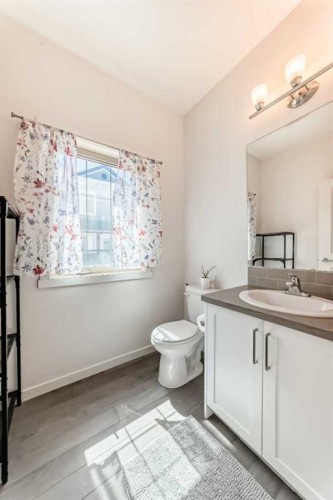 139 Legacy Point Se, Calgary, AB - Indoor Photo Showing Bathroom