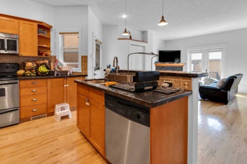 2-3421 5 Avenue Nw, Calgary, AB - Indoor Photo Showing Kitchen