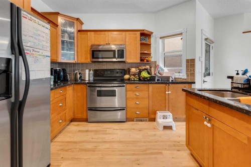2-3421 5 Avenue Nw, Calgary, AB - Indoor Photo Showing Kitchen