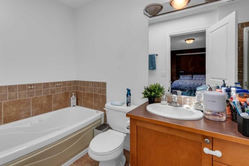 2-3421 5 Avenue Nw, Calgary, AB - Indoor Photo Showing Bathroom