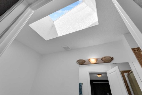 2-3421 5 Avenue Nw, Calgary, AB - Indoor Photo Showing Other Room
