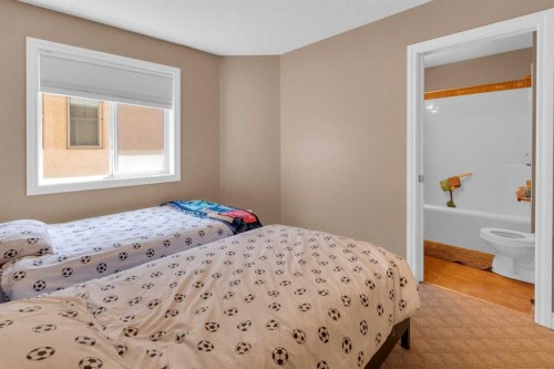 2-3421 5 Avenue Nw, Calgary, AB - Indoor Photo Showing Bedroom