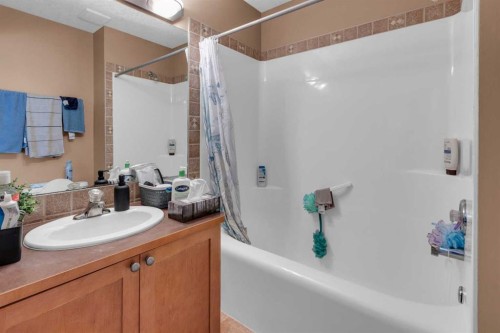 2-3421 5 Avenue Nw, Calgary, AB - Indoor Photo Showing Bathroom