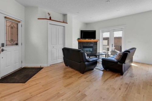 2-3421 5 Avenue Nw, Calgary, AB - Indoor Photo Showing Living Room With Fireplace