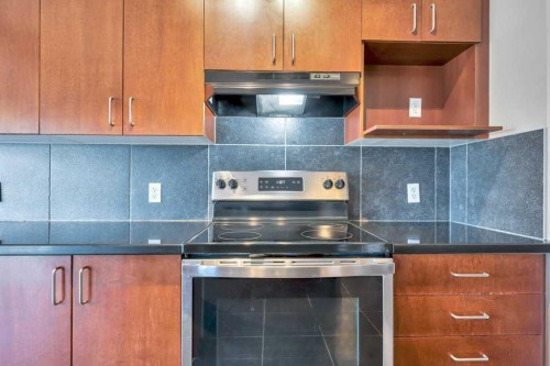 151 Everhollow Way Sw, Calgary, AB - Indoor Photo Showing Kitchen