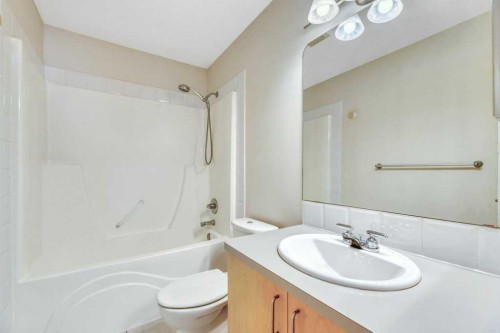 151 Everhollow Way Sw, Calgary, AB - Indoor Photo Showing Bathroom