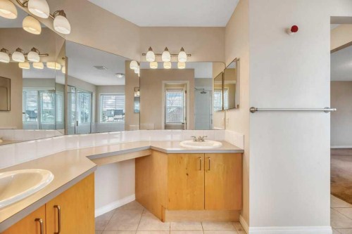 151 Everhollow Way Sw, Calgary, AB - Indoor Photo Showing Bathroom